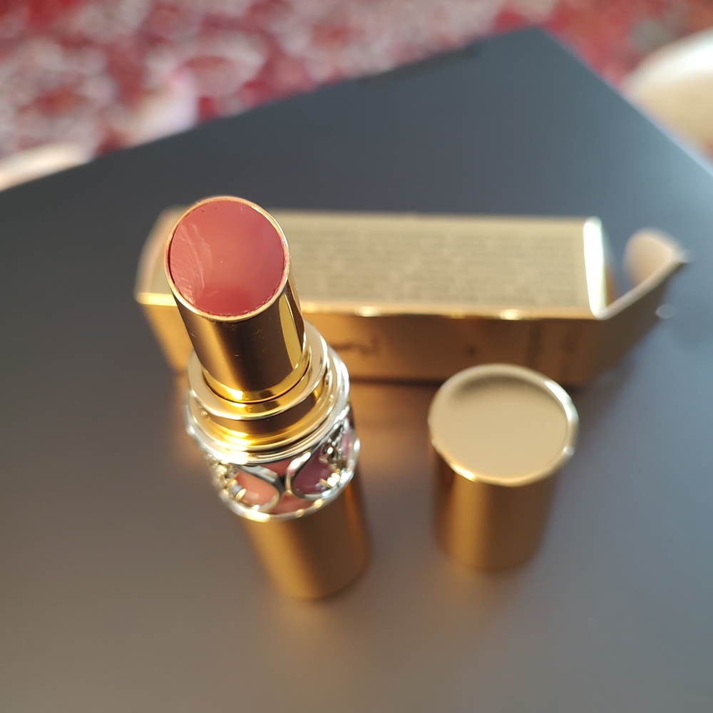Yves Saint Laurent Luxurious Lipstick - Soft Pink